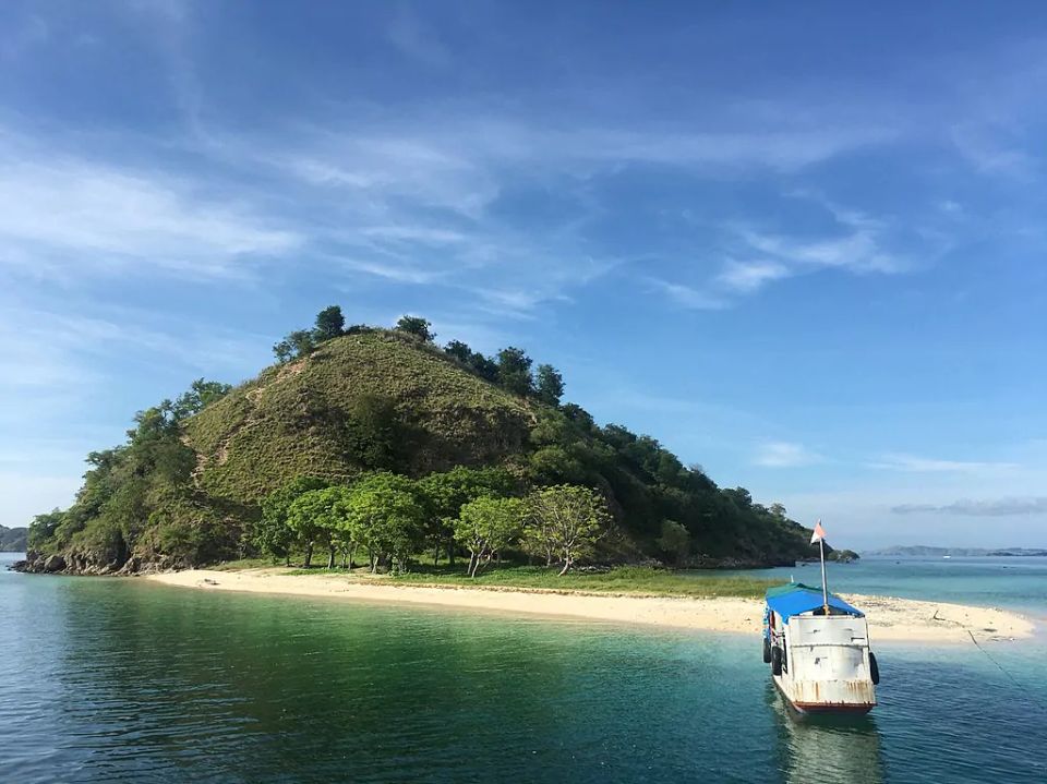 Full Day Trip Labuan Bajo By East Cruise