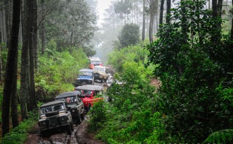 Fun Offroad Ciwidey Bandung – Land Rover Tea Plantation Adventure