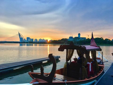 Putrajaya Sunset Cruise and Kuala Lumpur Night Exploration