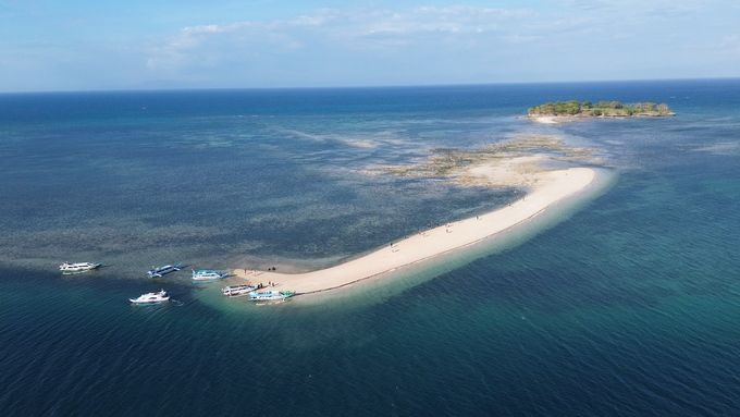 The Escape Island Tour Pink Beach and Snorkeling