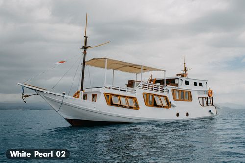 Marine Tourism :  Phinisi White Pearl 02