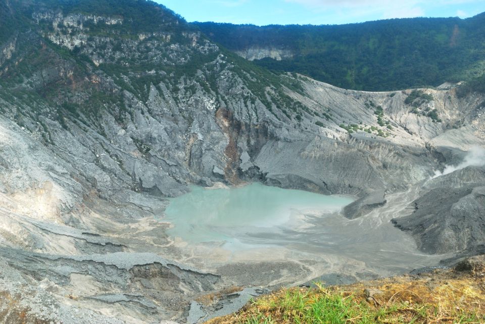 Trekking Curug Kawah Ratu By Campa