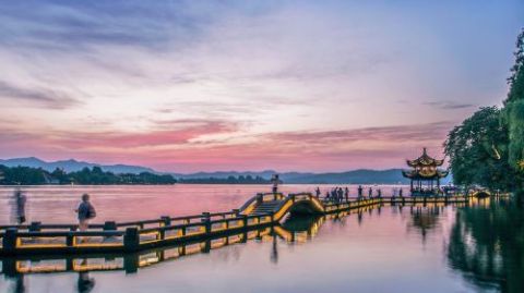 Hangzhou West Lake, Leifeng Pagoda, and Flower Harbor Fishing Day Tour (Chinese-language group tour) (Includes West Lake Cruise) Day Tours