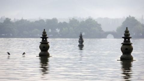 Hangzhou Leifeng Pagoda + West Lake Scenic Area Cruise (without island landing) + Manual Guide service Half Day Day Tours