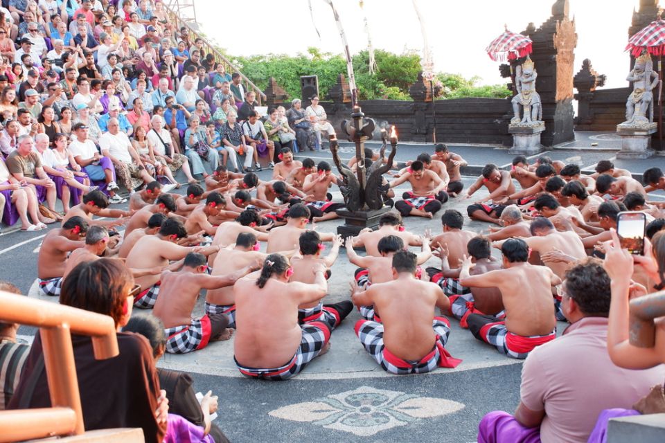 Private Return Trannsfer Uluwatu Temple and Kecak Dance