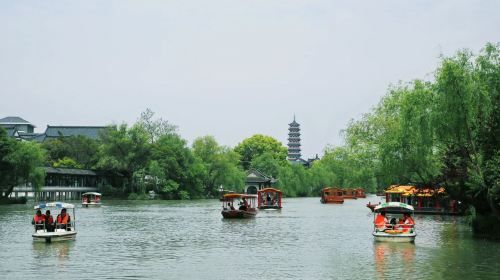 Yangzhou licensed guide(optional attractions include Slender West Lake, Ge Garden, He Garden, Daming Temple, Dongguan Street, Han Guangling King Tomb Museum, and Yangzhou Eight Eccentrics Memorial Hal